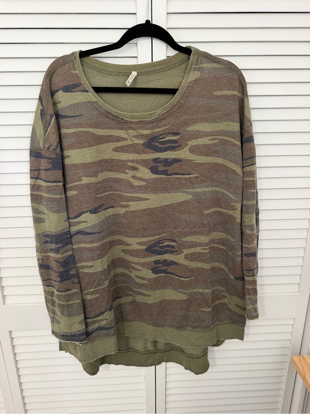 Z Supply Olive & Brown Camo Long Sleeve Weekender Sweatshirt Size L